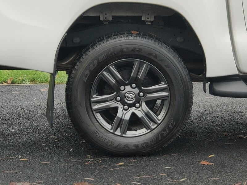 Toyota 2.4 D-4D Icon 2.4 4dr Pickup Manual Diesel