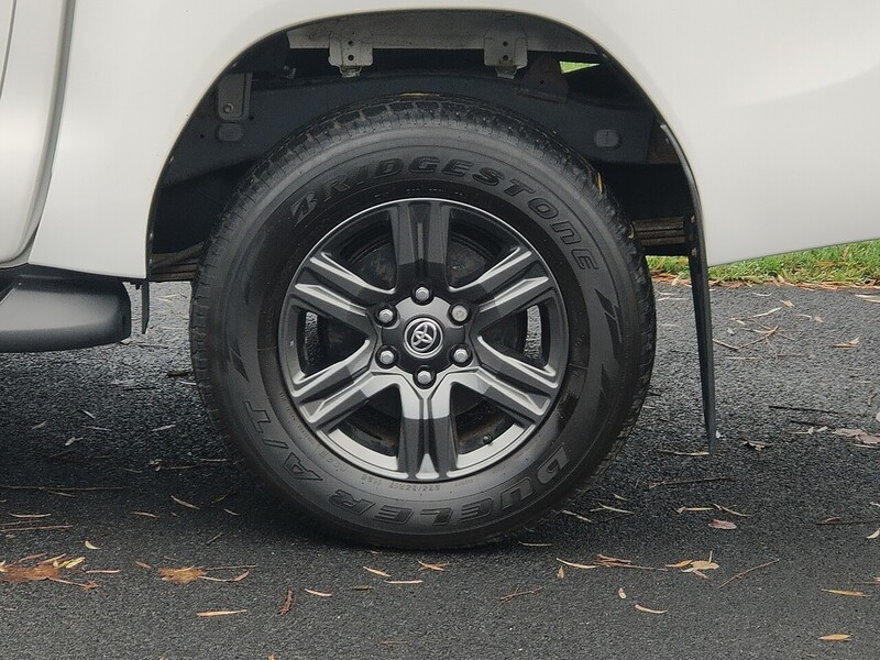 Toyota 2.4 D-4D Icon 2.4 4dr Pickup Manual Diesel