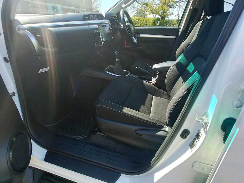 Toyota 2.4 D-4D Icon 2.4 4dr Pickup Manual Diesel