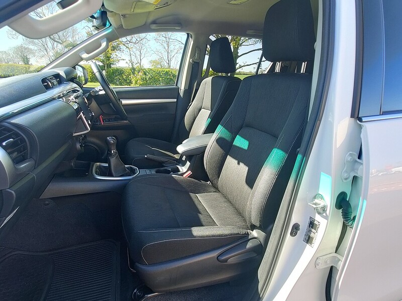 Toyota 2.4 D-4D Icon 2.4 4dr Pickup Manual Diesel