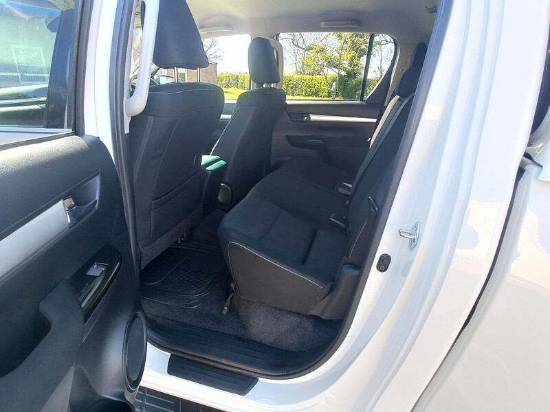 Toyota 2.4 D-4D Icon 2.4 4dr Pickup Manual Diesel