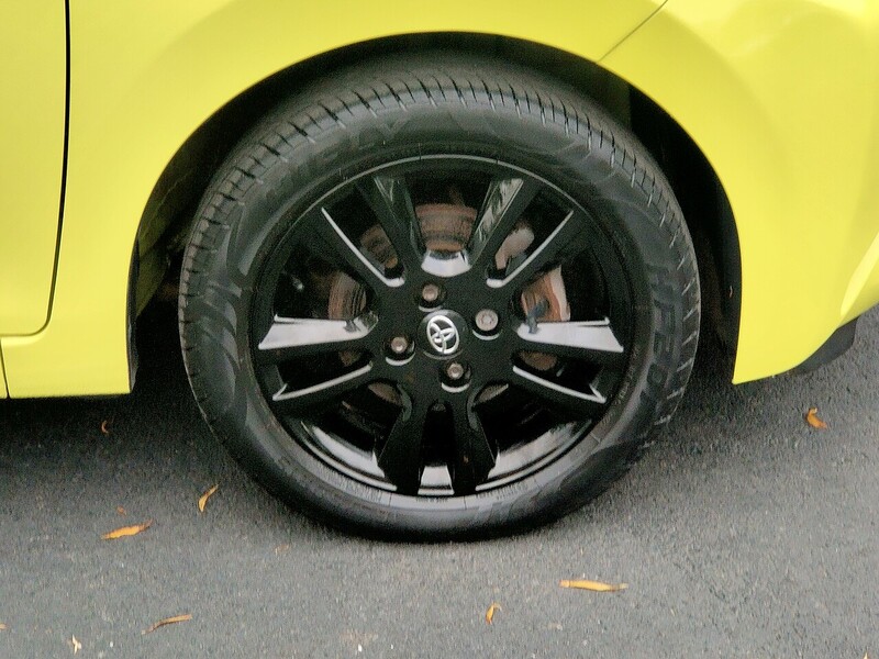 Toyota 1.0 VVT-i x-cite 3 Yellow Bi-Tone Hatchback 5dr Petrol x-shift Euro 6 (68 ps)