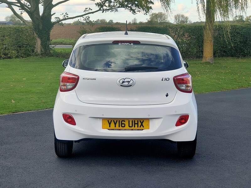 Hyundai Blue Drive Premium Hatchback 1.0 Manual Petrol