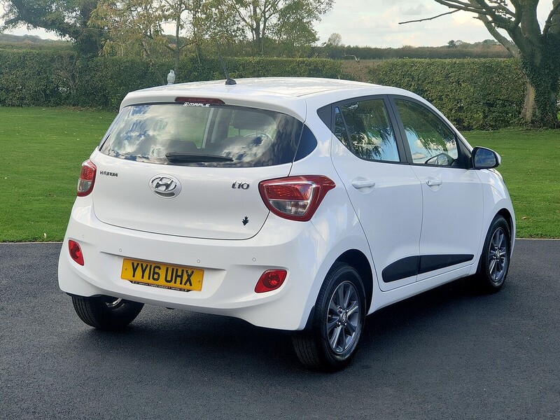 Hyundai Blue Drive Premium Hatchback 1.0 Manual Petrol