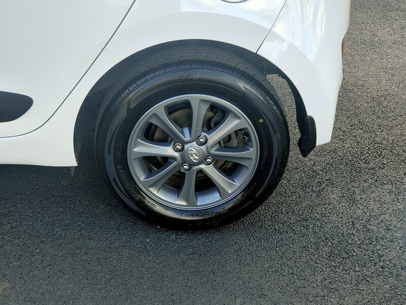 Hyundai Blue Drive Premium Hatchback 1.0 Manual Petrol