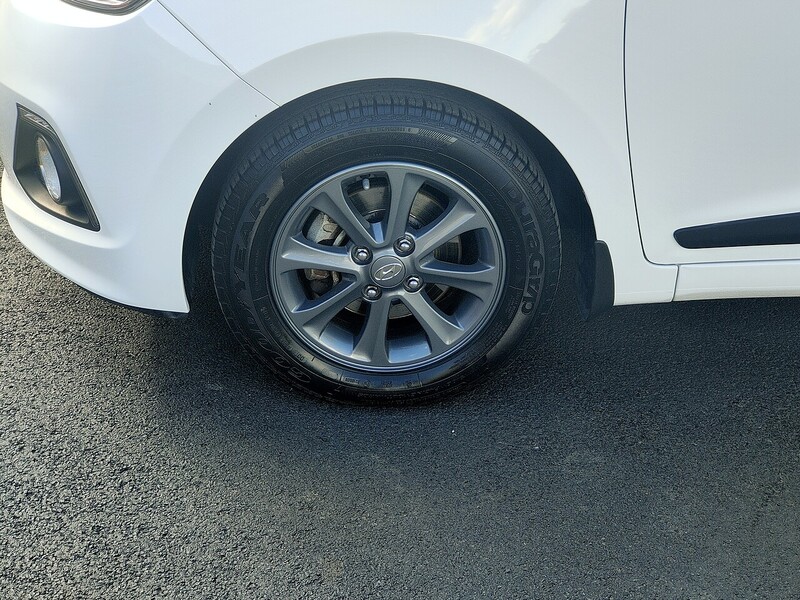 Hyundai Blue Drive Premium Hatchback 1.0 Manual Petrol