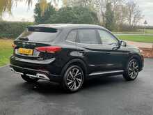 MG ZS 1.5 Trophy Hybrid+ Auto