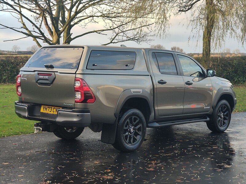 Toyota 2.8 D-4D Invincible X Pickup Double Cab 4dr Diesel Auto 4WD Euro 6 (s/s) (204 ps)