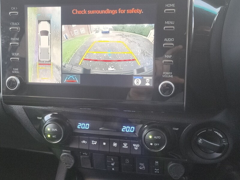 Toyota 2.8 D-4D Invincible X Pickup Double Cab 4dr Diesel Auto 4WD Euro 6 (s/s) (204 ps)