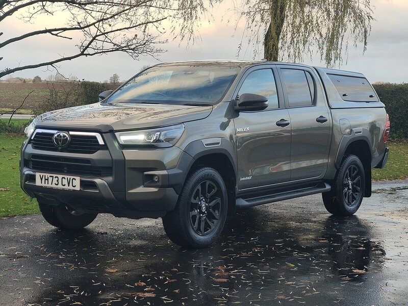 Toyota 2.8 D-4D Invincible X Pickup Double Cab 4dr Diesel Auto 4WD Euro 6 (s/s) (204 ps)