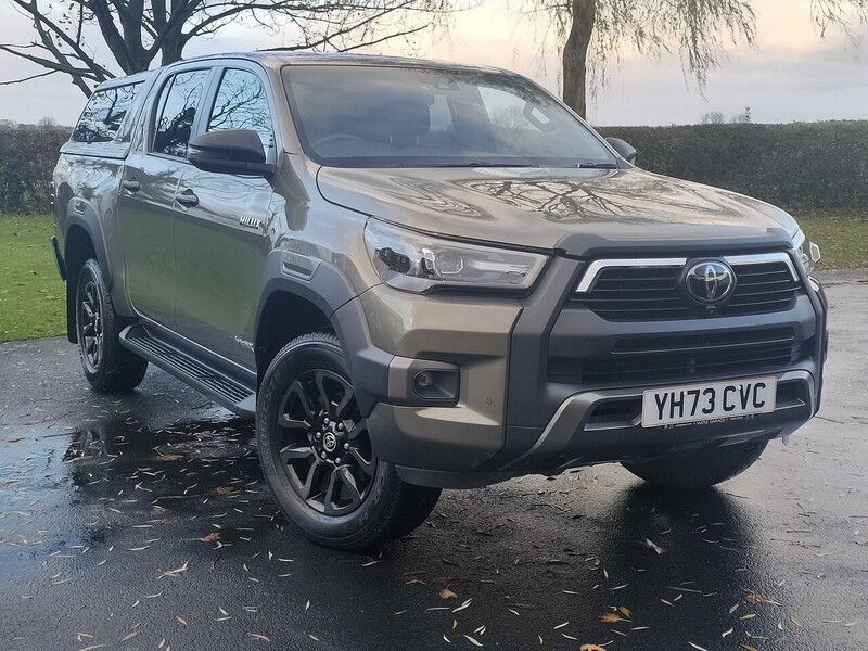 Toyota 2.8 D-4D Invincible X Pickup Double Cab 4dr Diesel Auto 4WD Euro 6 (s/s) (204 ps)