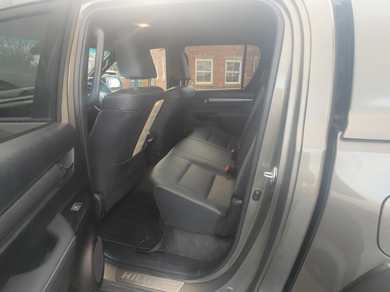 Toyota 2.8 D-4D Invincible X Pickup Double Cab 4dr Diesel Auto 4WD Euro 6 (s/s) (204 ps)