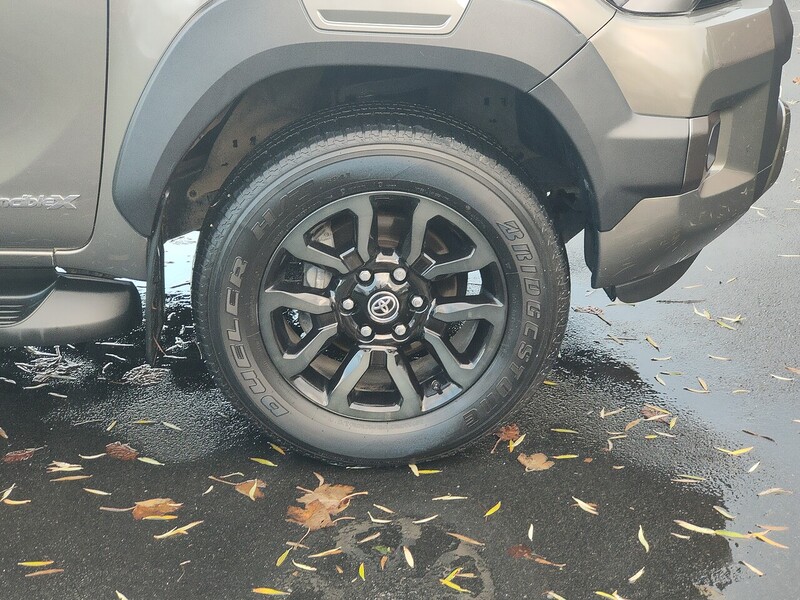 Toyota 2.8 D-4D Invincible X Pickup Double Cab 4dr Diesel Auto 4WD Euro 6 (s/s) (204 ps)