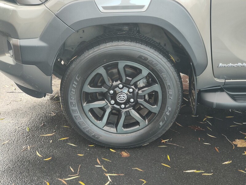 Toyota 2.8 D-4D Invincible X Pickup Double Cab 4dr Diesel Auto 4WD Euro 6 (s/s) (204 ps)