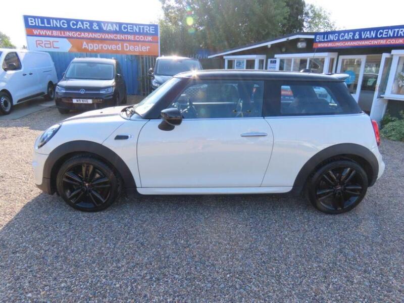 Mini Hatchback Hatchback 1.5 Cooper Sport II 3dr - U4656