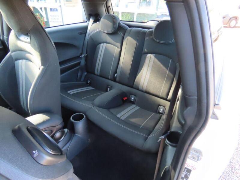 Mini Hatchback Hatchback 1.5 Cooper Sport II 3dr - U4656