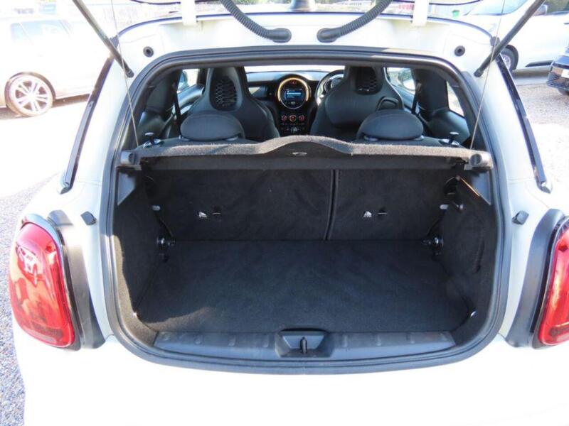 Mini Hatchback Hatchback 1.5 Cooper Sport II 3dr - U4656