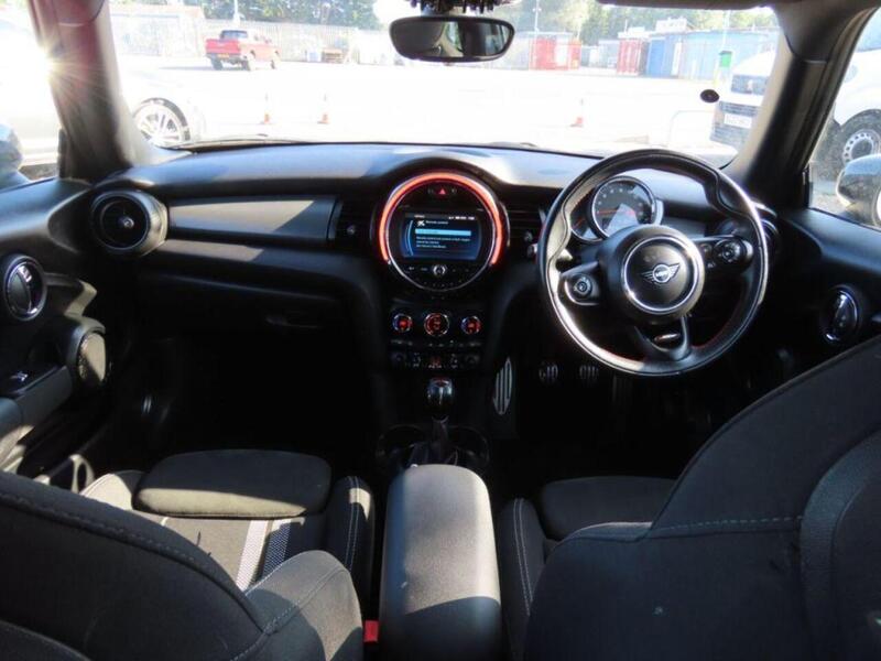 Mini Hatchback Hatchback 1.5 Cooper Sport II 3dr - U4656