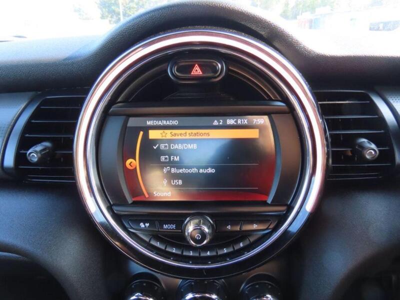 Mini Hatchback Hatchback 1.5 Cooper Sport II 3dr - U4656