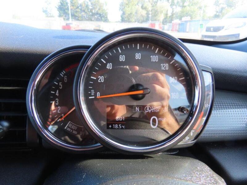 Mini Hatchback Hatchback 1.5 Cooper Sport II 3dr - U4656