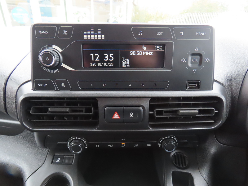 Vauxhall Combo 1.5 Turbo D 2000 Dynamic Panel Van 5dr Diesel Manual L1 H1 Euro 6 (100 ps) - U4671