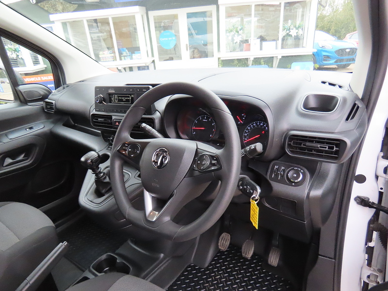 Vauxhall Combo 1.5 Turbo D 2000 Dynamic Panel Van 5dr Diesel Manual L1 H1 Euro 6 (100 ps) - U4671