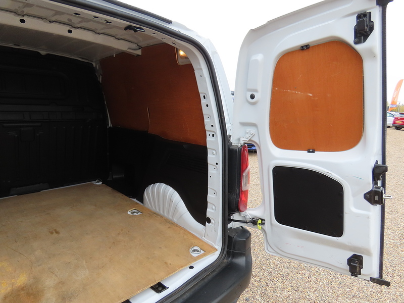 Vauxhall Combo 1.5 Turbo D 2000 Dynamic Panel Van 5dr Diesel Manual L1 H1 Euro 6 (100 ps) - U4671