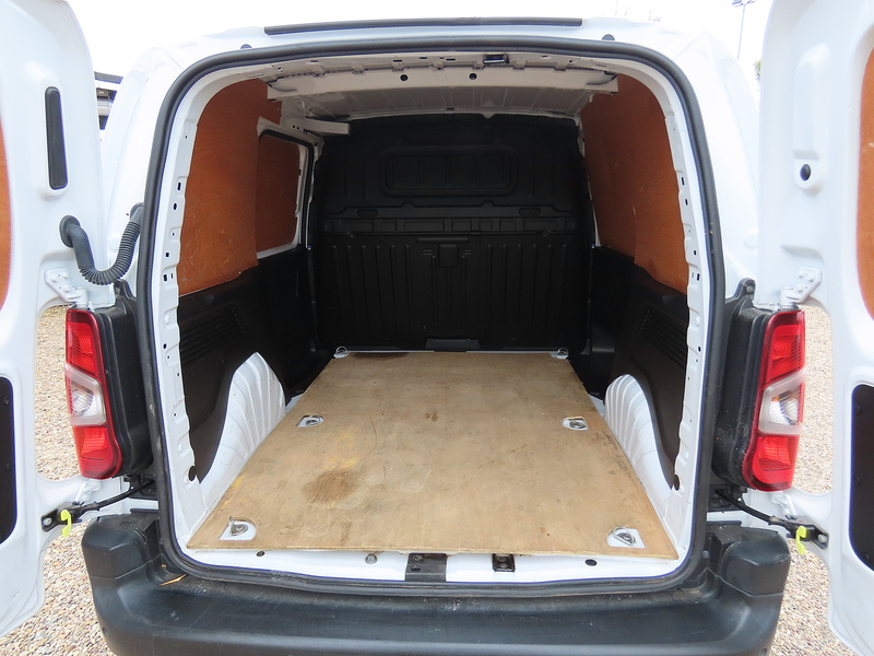 Vauxhall Combo 1.5 Turbo D 2000 Dynamic Panel Van 5dr Diesel Manual L1 H1 Euro 6 (100 ps) - U4671