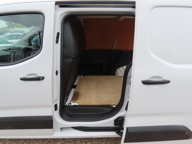 Vauxhall Combo 1.5 Turbo D 2000 Dynamic Panel Van 5dr Diesel Manual L1 H1 Euro 6 (100 ps) - U4671