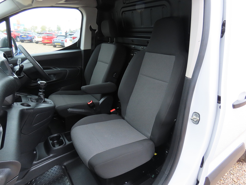 Vauxhall Combo 1.5 Turbo D 2000 Dynamic Panel Van 5dr Diesel Manual L1 H1 Euro 6 (100 ps) - U4671