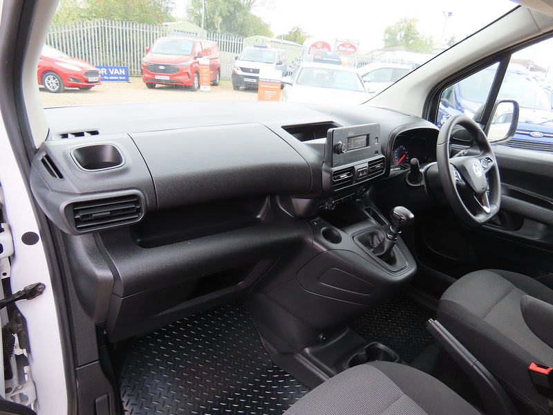 Vauxhall Combo 1.5 Turbo D 2000 Dynamic Panel Van 5dr Diesel Manual L1 H1 Euro 6 (100 ps) - U4671
