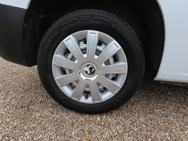 Vauxhall Combo 1.5 Turbo D 2000 Dynamic Panel Van 5dr Diesel Manual L1 H1 Euro 6 (100 ps) - U4671