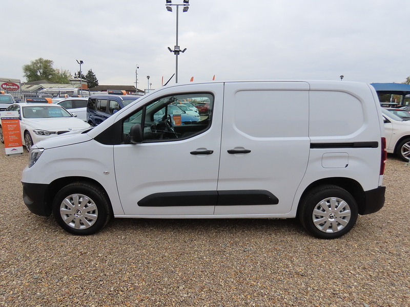 Vauxhall Combo 1.5 Turbo D 2000 Dynamic Panel Van 5dr Diesel Manual L1 H1 Euro 6 (100 ps) - U4671