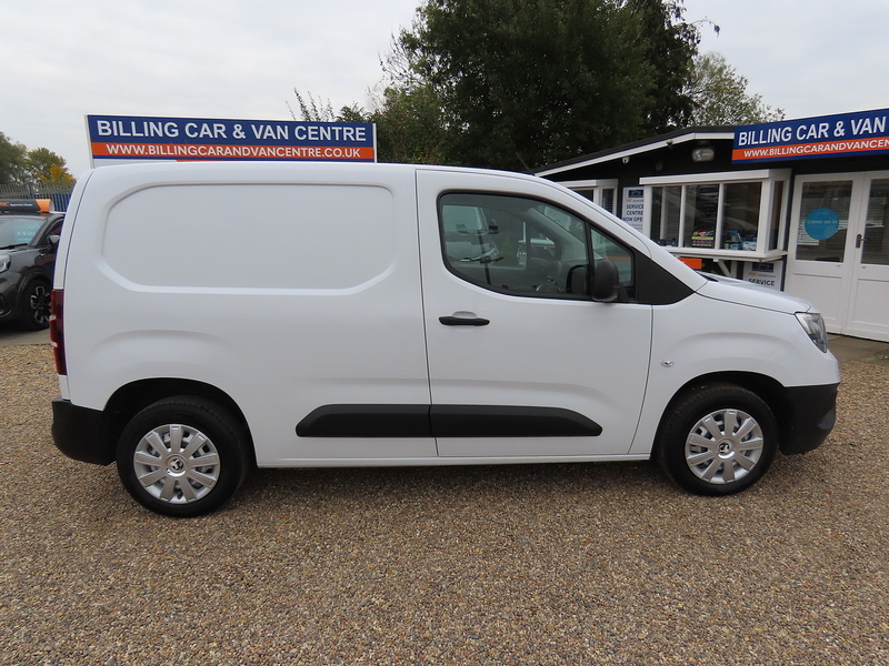 Vauxhall Combo 1.5 Turbo D 2000 Dynamic Panel Van 5dr Diesel Manual L1 H1 Euro 6 (100 ps) - U4671