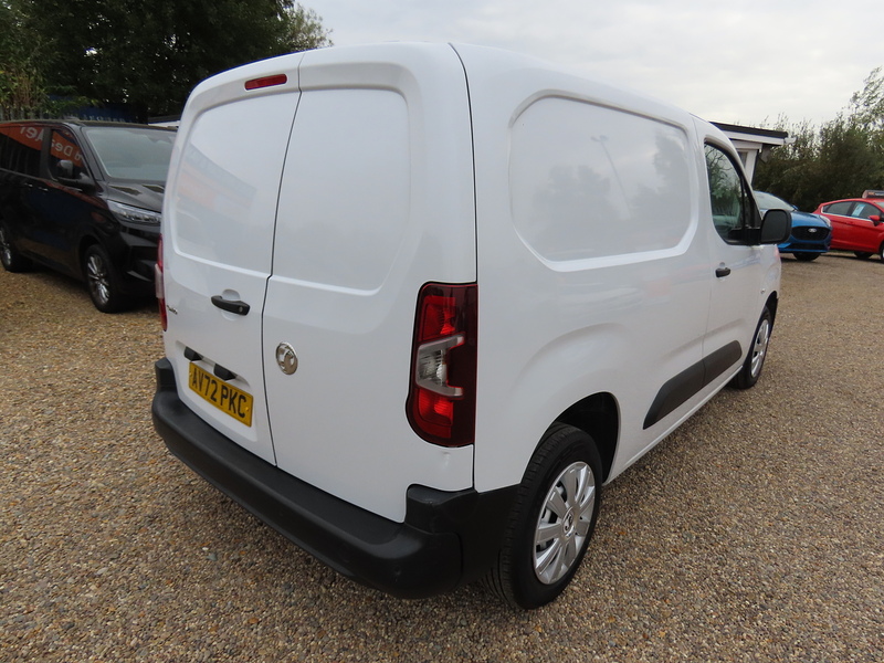 Vauxhall Combo 1.5 Turbo D 2000 Dynamic Panel Van 5dr Diesel Manual L1 H1 Euro 6 (100 ps) - U4671
