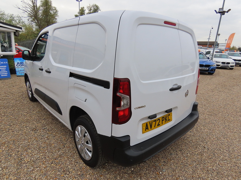 Vauxhall Combo 1.5 Turbo D 2000 Dynamic Panel Van 5dr Diesel Manual L1 H1 Euro 6 (100 ps) - U4671