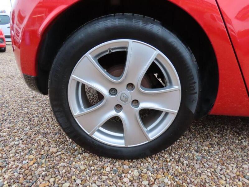 Renault Clio 1.2 16V Dynamique Nav 5dr - U4679