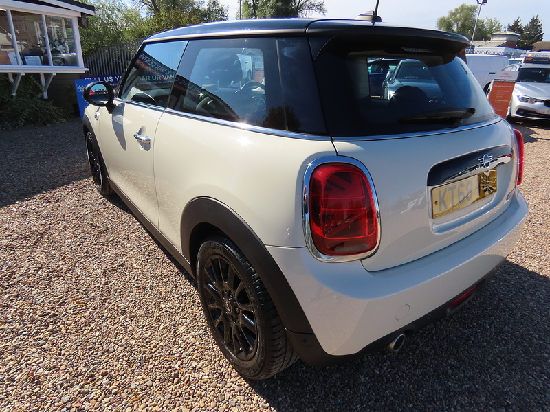 Mini Hatchback 1.5 Cooper Classic II 3dr - U4716