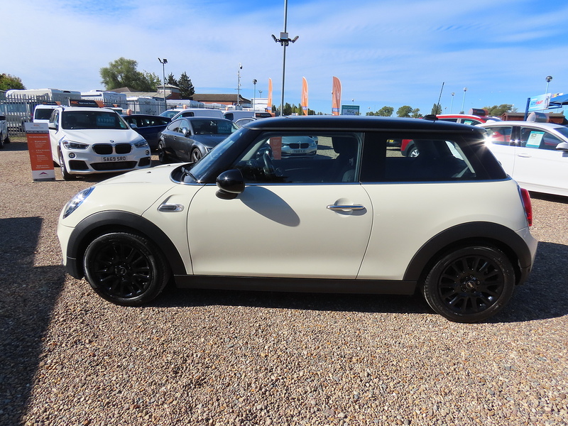 Mini Hatchback 1.5 Cooper Classic II 3dr - U4716