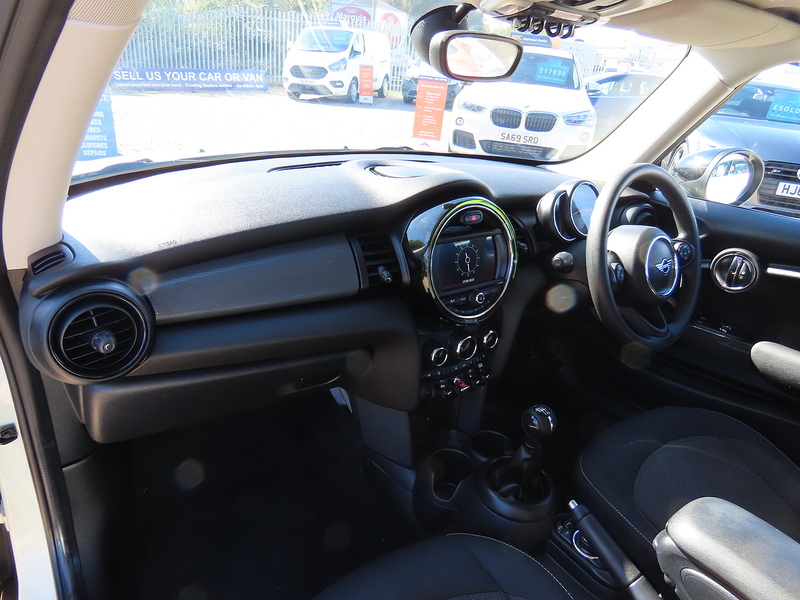 Mini Hatchback 1.5 Cooper Classic II 3dr - U4716