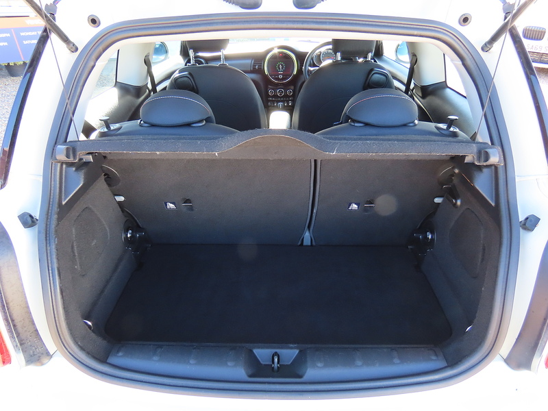 Mini Hatchback 1.5 Cooper Classic II 3dr - U4716