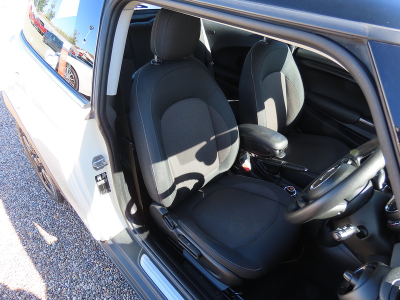 Mini Hatchback 1.5 Cooper Classic II 3dr - U4716