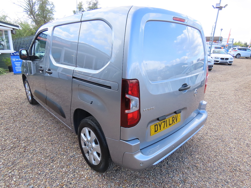 Vauxhall Combo 1.5 Turbo D 2000 Griffin Panel Van 4dr Diesel Manual L1 H1 Euro 6 (100 ps) - U4717