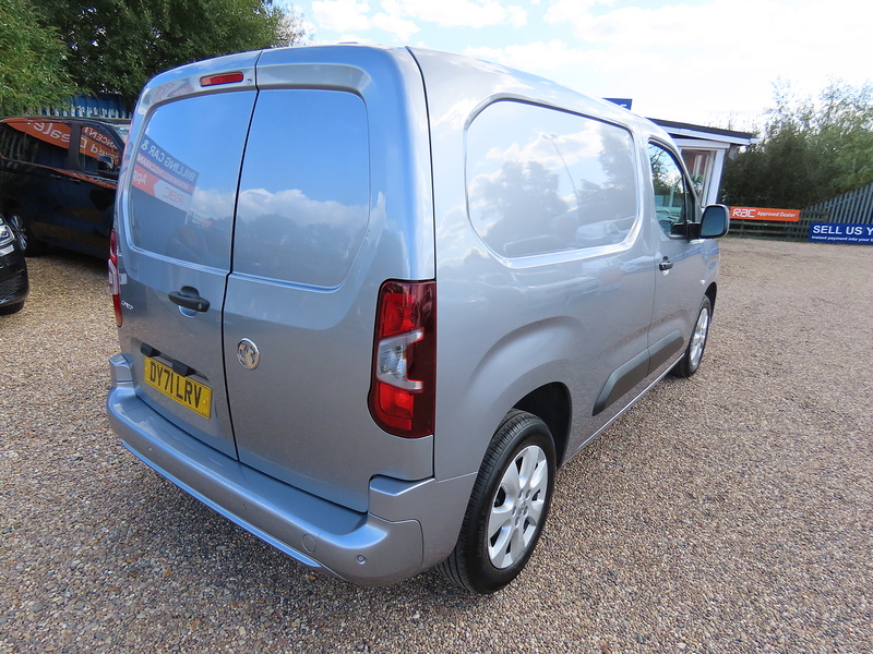 Vauxhall Combo 1.5 Turbo D 2000 Griffin Panel Van 4dr Diesel Manual L1 H1 Euro 6 (100 ps) - U4717