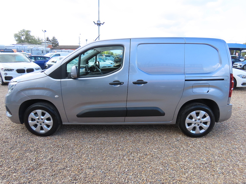 Vauxhall Combo 1.5 Turbo D 2000 Griffin Panel Van 4dr Diesel Manual L1 H1 Euro 6 (100 ps) - U4717