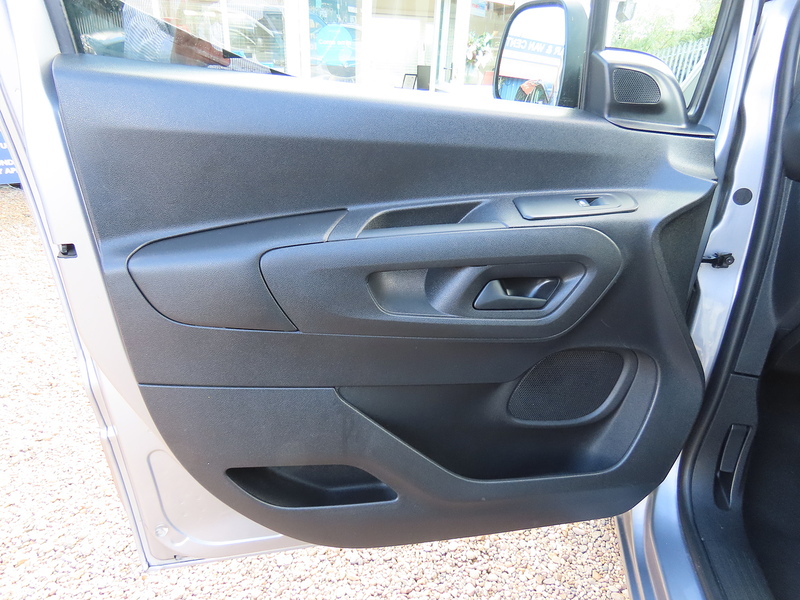 Vauxhall Combo 1.5 Turbo D 2000 Griffin Panel Van 4dr Diesel Manual L1 H1 Euro 6 (100 ps) - U4717