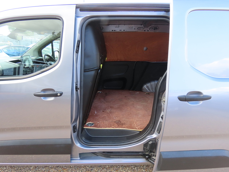 Vauxhall Combo 1.5 Turbo D 2000 Griffin Panel Van 4dr Diesel Manual L1 H1 Euro 6 (100 ps) - U4717