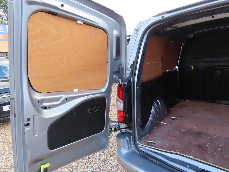 Vauxhall Combo 1.5 Turbo D 2000 Griffin Panel Van 4dr Diesel Manual L1 H1 Euro 6 (100 ps) - U4717