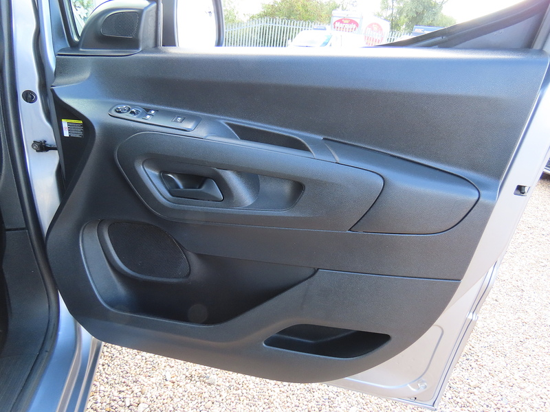 Vauxhall Combo 1.5 Turbo D 2000 Griffin Panel Van 4dr Diesel Manual L1 H1 Euro 6 (100 ps) - U4717