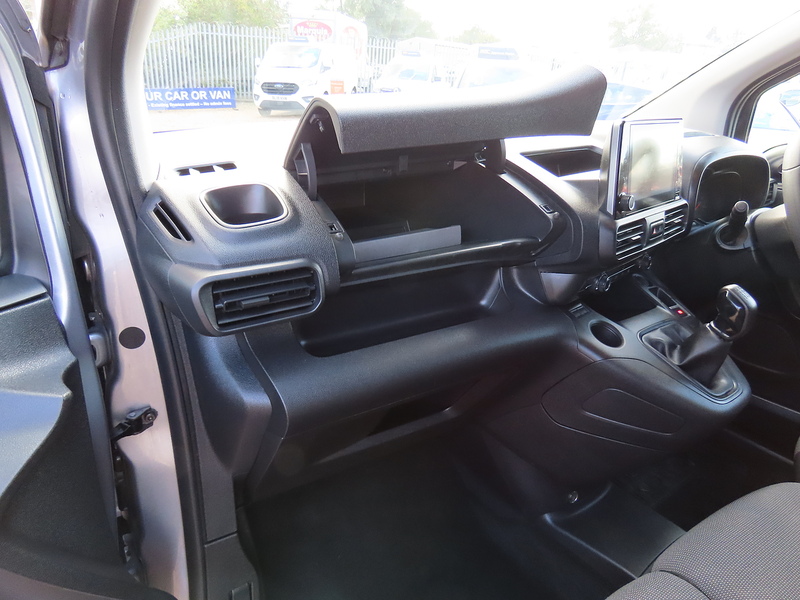 Vauxhall Combo 1.5 Turbo D 2000 Griffin Panel Van 4dr Diesel Manual L1 H1 Euro 6 (100 ps) - U4717